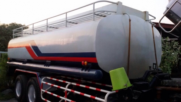 ขายแท็งค์เปล่าพร้อมอุปกรณ์สำหรับบรรทุกนำ้