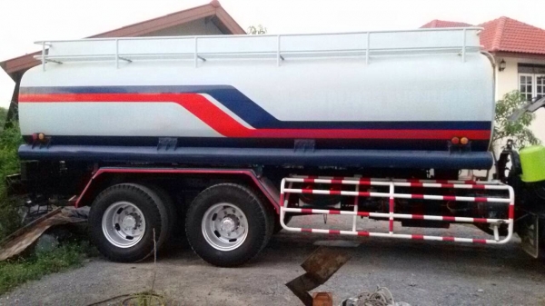 ขายแท็งค์เปล่าพร้อมอุปกรณ์สำหรับบรรทุกนำ้