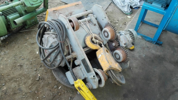 Sell> ขายรอกสลิงพร้อมตัวเดิน NH HOIST Made in JAPAN ขนาด 2.5 ตัน สดนอกแปลงระบบไฟเป็น 380V. บ้านเราพร้อมใช้งาน!!