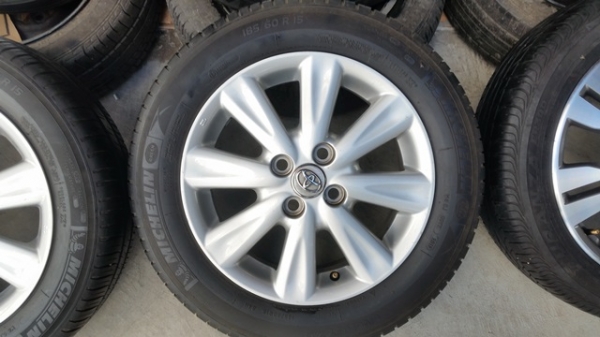 ขายล้อToyota yaris ขอบ 15 พร้อมยาง 4 ล้อ