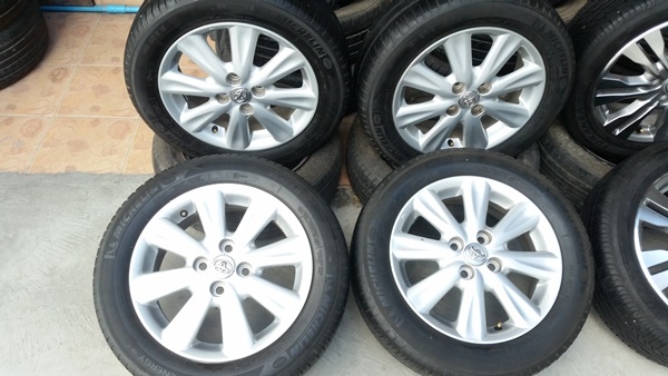 ขายล้อToyota yaris ขอบ 15 พร้อมยาง 4 ล้อ