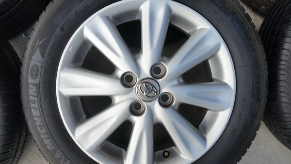 ขายล้อToyota yaris ขอบ 15 พร้อมยาง 4 ล้อ