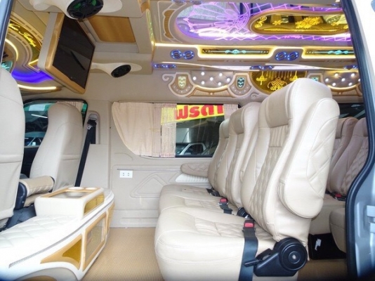 ขายรถตู้ดีเซล2.5 ปี 12เกียMTสีเทา แต่งวีไอพีเบาะสามแถว