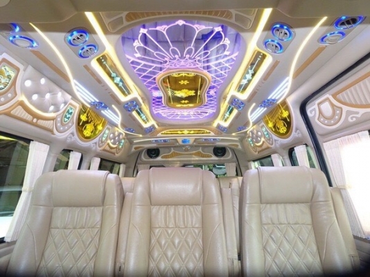 ขายรถตู้ดีเซล2.5 ปี 12เกียMTสีเทา แต่งวีไอพีเบาะสามแถว