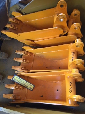 บุ้งกี๋ใหม่ KOMATSU PC20 PC30 ปากแคบ บุ้งกี๋พร้อมปีกแก้ม พร้อมฟัน  บุ้งกี๋รถแบคโฮทุกรุ่น มีของพร้อมส่ง