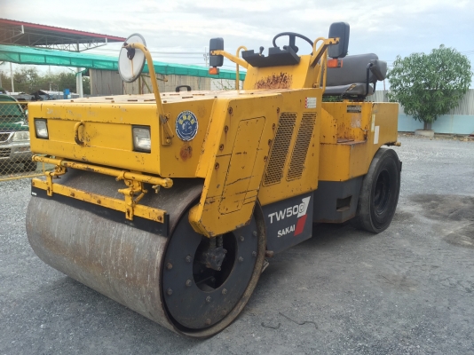 ขายรถบด5ตันSAKAIรุ่นTW500หน้าเหล็กหลังยาง4เส้นนำเข้าญี่ปุ่น ไม่เคยใช้งานในไทย ขับ2เพลา สภาพดีพร้อมใช้งาน มีให้เลือกหลายคันหลายขนาด