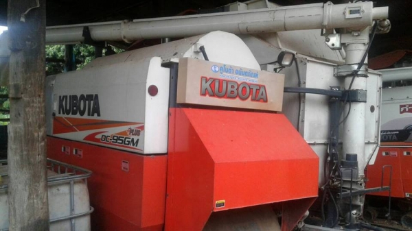 ขายรถเกี่ยวข้าว KUBOTA DC95GM รถสวยใช้งานน้อย สภาพดีพร้อมใช้งาน เอกสารพร้อมโอน ราคา550,000 สนใจโทร 090-8588220คุณนะ 093-3258446คุณบิว หรือเข้าดูสินค้าอื่นๆได้ที่ www.narong2truck.com หรือ www.truck.in.th/498 หรือเพจFacebook ณรงค์ ซื้อขายรถมือสอง (เว็บไซต์