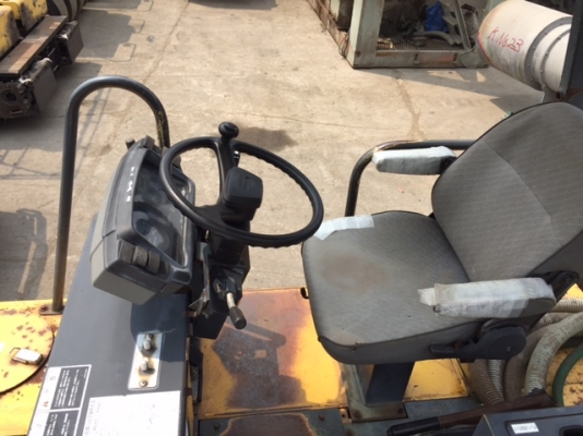 รถบด 9 ล้อยาง Komatsu JW200 รุ่นใหม่ สภาพสวย พร้อมใใช้งาน ชม.การทำงาน 3000 ชม.