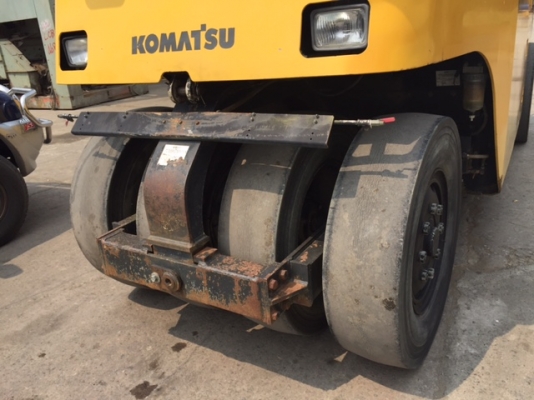 รถบด 9 ล้อยาง Komatsu JW200 รุ่นใหม่ สภาพสวย พร้อมใใช้งาน ชม.การทำงาน 3000 ชม.