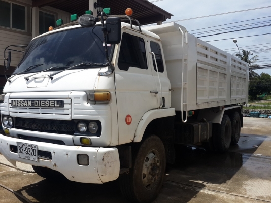 ขายรถNISSAN UD 10ล้อดั้ม