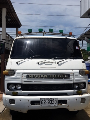 ขายรถNISSAN UD 10ล้อดั้ม