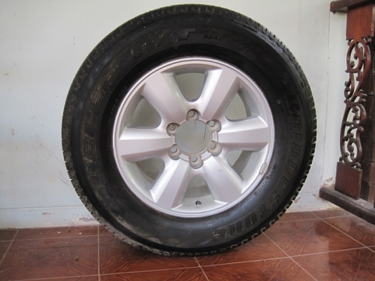 ขายล้อแม็กพร้อมยางขอบ17*6รู/265/65/ระยองราคา1100