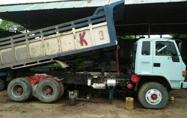 ขายรถ10ล้อ ร็อกกี้240 FXZ23NFYK เครื่องดี แคชซีสวย พ.เพาเวอร์ เบรกจิฟฟี่ สภาพพร้อมใช้งาน เอกสารพร้อมโอน ราคา750,000 สนใจโทร 090-8588220คุณนะ 093-3258446คุณบิว หรือเข้าดูสินค้าอื่นๆได้ที่ www.narong2truck.com หรือ www.truck.in.th/498 หรือเพจFacebook ณรงค์