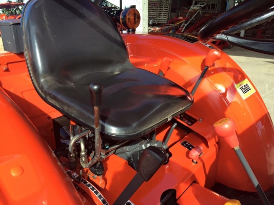 ขายรถไถคูโบต้า L3608. 2เพลา สภาพสวย พร้อมใช้งานค่ะ ทำงาน 725 ชม. ขายพร้อมอุปกรณ์ใบมีดดันดินหน้าและผานพรวน ราคา 318,000 บาท รถสวย เล่มทะเบียนครบ สนใจโทร 081-9136451 หรือ ขอดูรูปเพิ่มเติมได้ทาง line:bow6451 ค่ะ