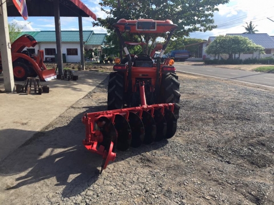 ขายรถไถคูโบต้า L3608. 2เพลา สภาพสวย พร้อมใช้งานค่ะ ทำงาน 725 ชม. ขายพร้อมอุปกรณ์ใบมีดดันดินหน้าและผานพรวน ราคา 318,000 บาท รถสวย เล่มทะเบียนครบ สนใจโทร 081-9136451 หรือ ขอดูรูปเพิ่มเติมได้ทาง line:bow6451 ค่ะ