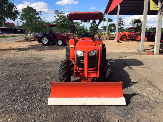 ขายรถไถคูโบต้า L3608. 2เพลา สภาพสวย พร้อมใช้งานค่ะ ทำงาน 725 ชม. ขายพร้อมอุปกรณ์ใบมีดดันดินหน้าและผานพรวน ราคา 318,000 บาท รถสวย เล่มทะเบียนครบ สนใจโทร 081-9136451 หรือ ขอดูรูปเพิ่มเติมได้ทาง line:bow6451 ค่ะ