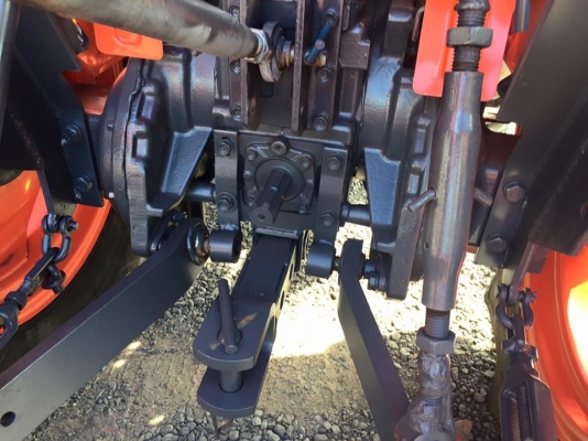 ขายรถไถคูโบต้า L3608. 2เพลา สภาพสวย พร้อมใช้งานค่ะ ทำงาน 725 ชม. ขายพร้อมอุปกรณ์ใบมีดดันดินหน้าและผานพรวน ราคา 318,000 บาท รถสวย เล่มทะเบียนครบ สนใจโทร 081-9136451 หรือ ขอดูรูปเพิ่มเติมได้ทาง line:bow6451 ค่ะ