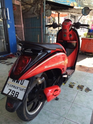 Honda Scoopy i Limited Edition ลาย Manchester United (ล้อแม็กซ์)รถสวยๆราคาถูกๆครับ
