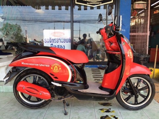 Honda Scoopy i Limited Edition ลาย Manchester United (ล้อแม็กซ์)รถสวยๆราคาถูกๆครับ