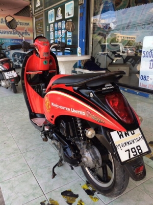Honda Scoopy i Limited Edition ลาย Manchester United (ล้อแม็กซ์)รถสวยๆราคาถูกๆครับ