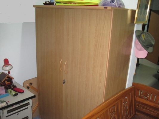 ขายตู้เสื้อผ้าไม้อัดมือสองกว้าง120*180*54