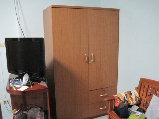 ขายตู้เสื้อผ้าไม้อัดมือสองกว้าง113*188*59cm