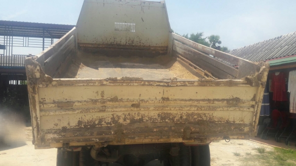 รถอีซูซุ 6 ล้อดั้ม FTR  240 แรงม้า. ปี 54. ( รถวิ่ง 13x,xxx กม. )     สนใจติดต่อ  081 - 6079515