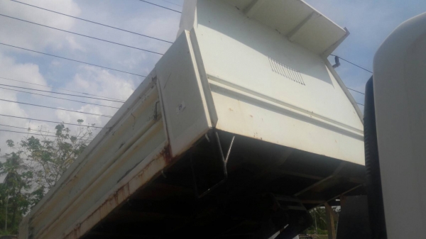 รถอีซูซุ 6 ล้อดั้ม FTR  240 แรงม้า. ปี 54. ( รถวิ่ง 13x,xxx กม. )     สนใจติดต่อ  081 - 6079515