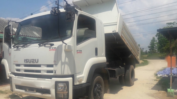รถอีซูซุ 6 ล้อดั้ม FTR  240 แรงม้า. ปี 54. ( รถวิ่ง 13x,xxx กม. )     สนใจติดต่อ  081 - 6079515