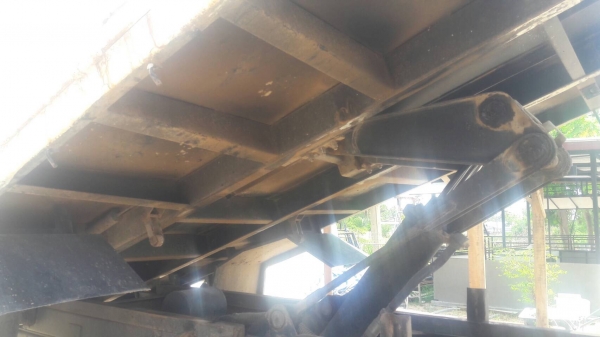 รถอีซูซุ 6 ล้อดั้ม FTR  240 แรงม้า. ปี 54. ( รถวิ่ง 13x,xxx กม. )     สนใจติดต่อ  081 - 6079515