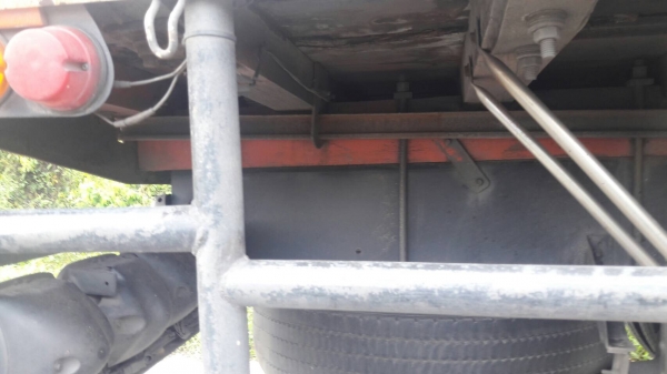 รถอีซูซุ 6 ล้อ ( รั้ว ) FTR 195 แรงม้า. ปี 47.   สนใจติดต่อ  081 - 6079515