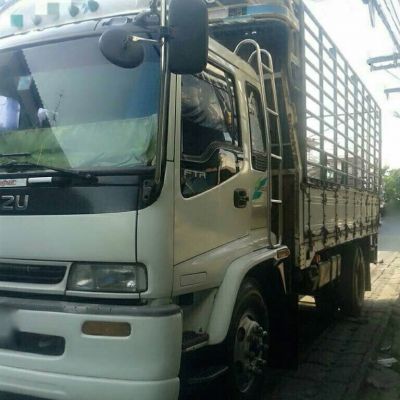 รถอีซูซุ 6 ล้อ ( รั้ว ) FTR 195 แรงม้า. ปี 47.   สนใจติดต่อ  081 - 6079515