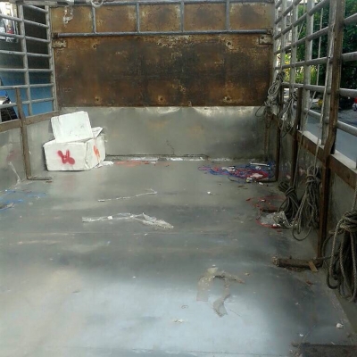 รถอีซูซุ 6 ล้อ ( รั้ว ) FTR 195 แรงม้า. ปี 47.   สนใจติดต่อ  081 - 6079515