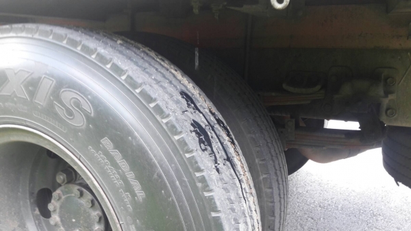 รถอีซูซุ 6 ล้อ ( รั้ว ) FTR 195 แรงม้า. ปี 47.   สนใจติดต่อ  081 - 6079515