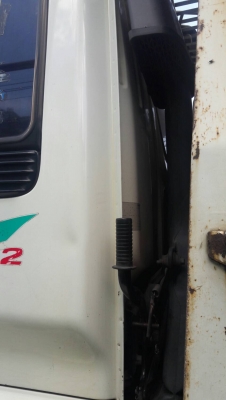 รถอีซูซุ 6 ล้อ ( รั้ว ) FTR 195 แรงม้า. ปี 47.   สนใจติดต่อ  081 - 6079515