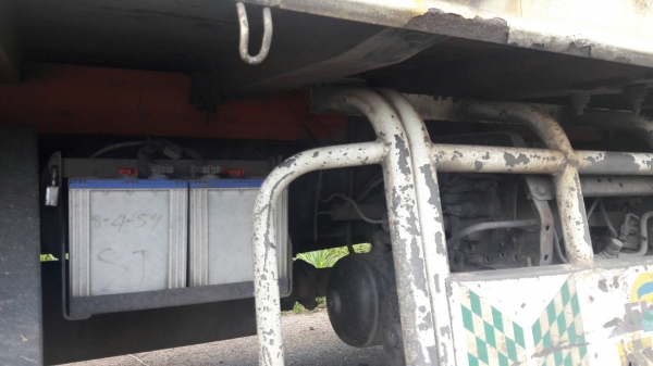 รถอีซูซุ 6 ล้อ ( รั้ว ) FTR 195 แรงม้า. ปี 47.   สนใจติดต่อ  081 - 6079515