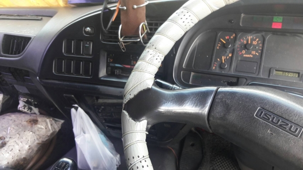 รถอีซูซุ 6 ล้อ ( รั้ว ) FTR 195 แรงม้า. ปี 47.   สนใจติดต่อ  081 - 6079515