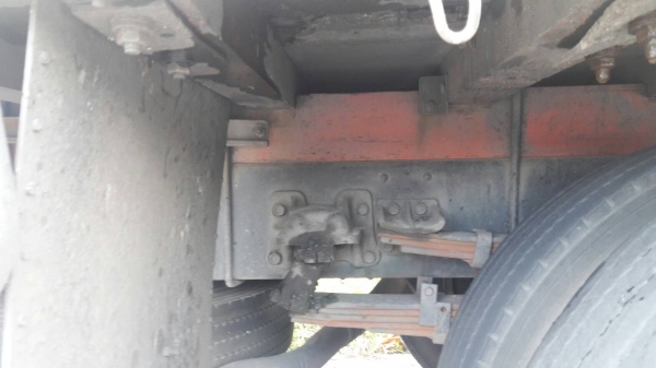 รถอีซูซุ 6 ล้อ ( รั้ว ) FTR 195 แรงม้า. ปี 47.   สนใจติดต่อ  081 - 6079515