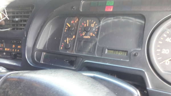 รถอีซูซุ 6 ล้อ ( รั้ว ) FTR 195 แรงม้า. ปี 47.   สนใจติดต่อ  081 - 6079515