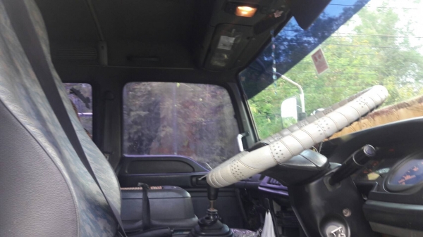 รถอีซูซุ 6 ล้อ ( รั้ว ) FTR 195 แรงม้า. ปี 47.   สนใจติดต่อ  081 - 6079515