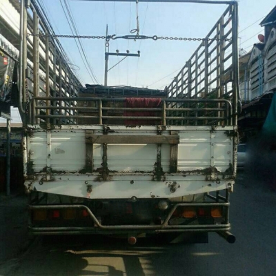 รถอีซูซุ 6 ล้อ ( รั้ว ) FTR 195 แรงม้า. ปี 47.   สนใจติดต่อ  081 - 6079515