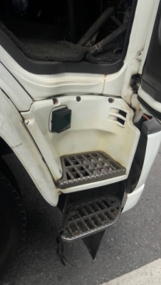 รถอีซูซุ 6 ล้อ ( รั้ว ) FTR 195 แรงม้า. ปี 47.   สนใจติดต่อ  081 - 6079515