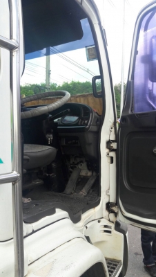 รถอีซูซุ 6 ล้อ ( รั้ว ) FTR 195 แรงม้า. ปี 47.   สนใจติดต่อ  081 - 6079515