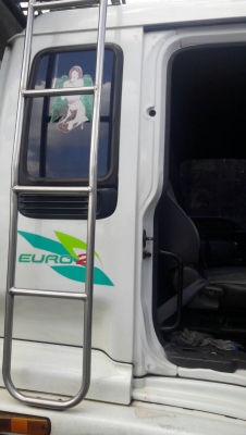 รถอีซูซุ 6 ล้อ ( รั้ว ) FTR 195 แรงม้า. ปี 47.   สนใจติดต่อ  081 - 6079515