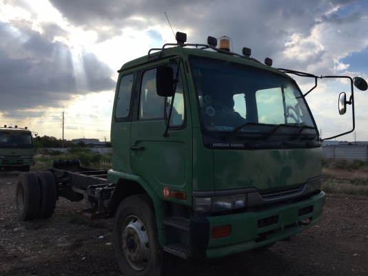 รถนิสสัน 6 ล้อ UD  220 แรงม้า. , ( ** ขาย หัว , คัชซี. ) , ( ** มี ขายมากมายๆ ให้เลือกสรร. )     สนใจติดต่อ  081 - 6079515