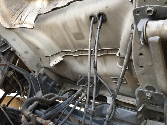 รถอีซูซุ 10 ล้อ FVM 200 แรงม้า. ปี 48. , ( ** ขาย หัว , คัชซี. ) , ( ** มี ขาย 2 หัว. )    สนใจติดต่อ  081 - 6079515