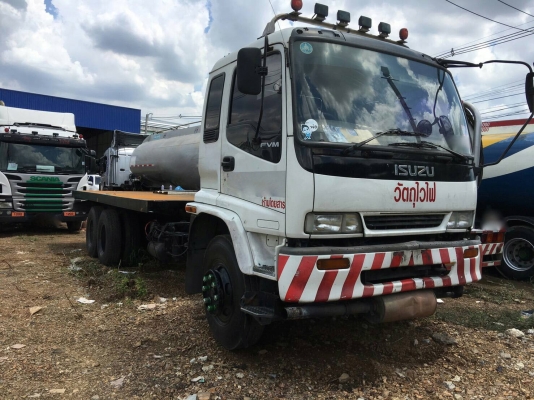 รถอีซูซุ 10 ล้อ FVM 200 แรงม้า. ปี 48. , ( ** ขาย หัว , คัชซี. ) , ( ** มี ขาย 2 หัว. )    สนใจติดต่อ  081 - 6079515