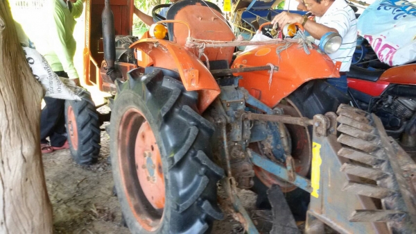 ขาย 75,000 บาท รถไถคูโบต้า L-2201GDT 4WD.เพลาย้อย อุปกรณ์ 3ชิ้น สภาพดีพร้อมใช้งาน