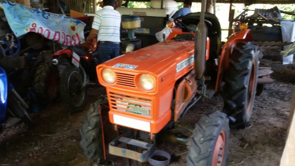 ขาย 75,000 บาท รถไถคูโบต้า L-2201GDT 4WD.เพลาย้อย อุปกรณ์ 3ชิ้น สภาพดีพร้อมใช้งาน