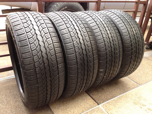 ยาง Mozzo 265 40 22 ปี15 ดอกเต็ม ไม่มีปะ ใช้งานน้อยมาก เนื้อนิ่มสุดๆ ราคาไม่แพง